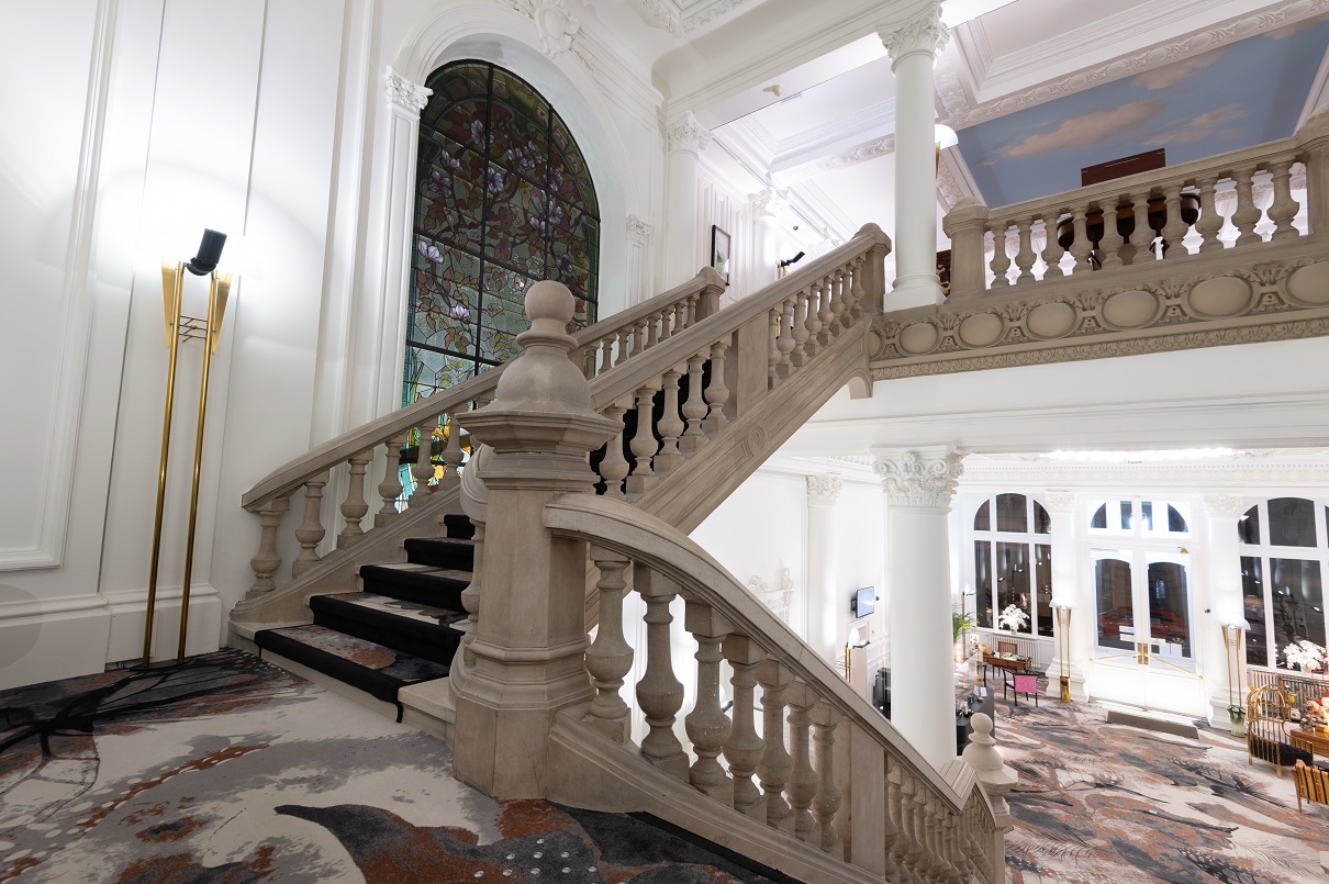 L'escalier monumental du hall d'entrée